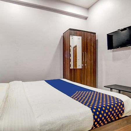 Spot On 76764 Hotel Lux インドール エクステリア 写真