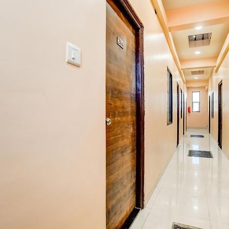 Spot On 76764 Hotel Lux インドール エクステリア 写真