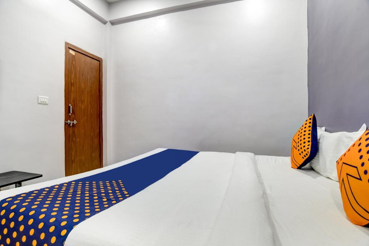 Spot On 76764 Hotel Lux インドール エクステリア 写真