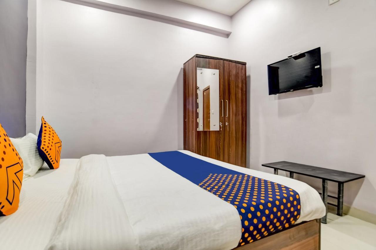 Spot On 76764 Hotel Lux インドール エクステリア 写真