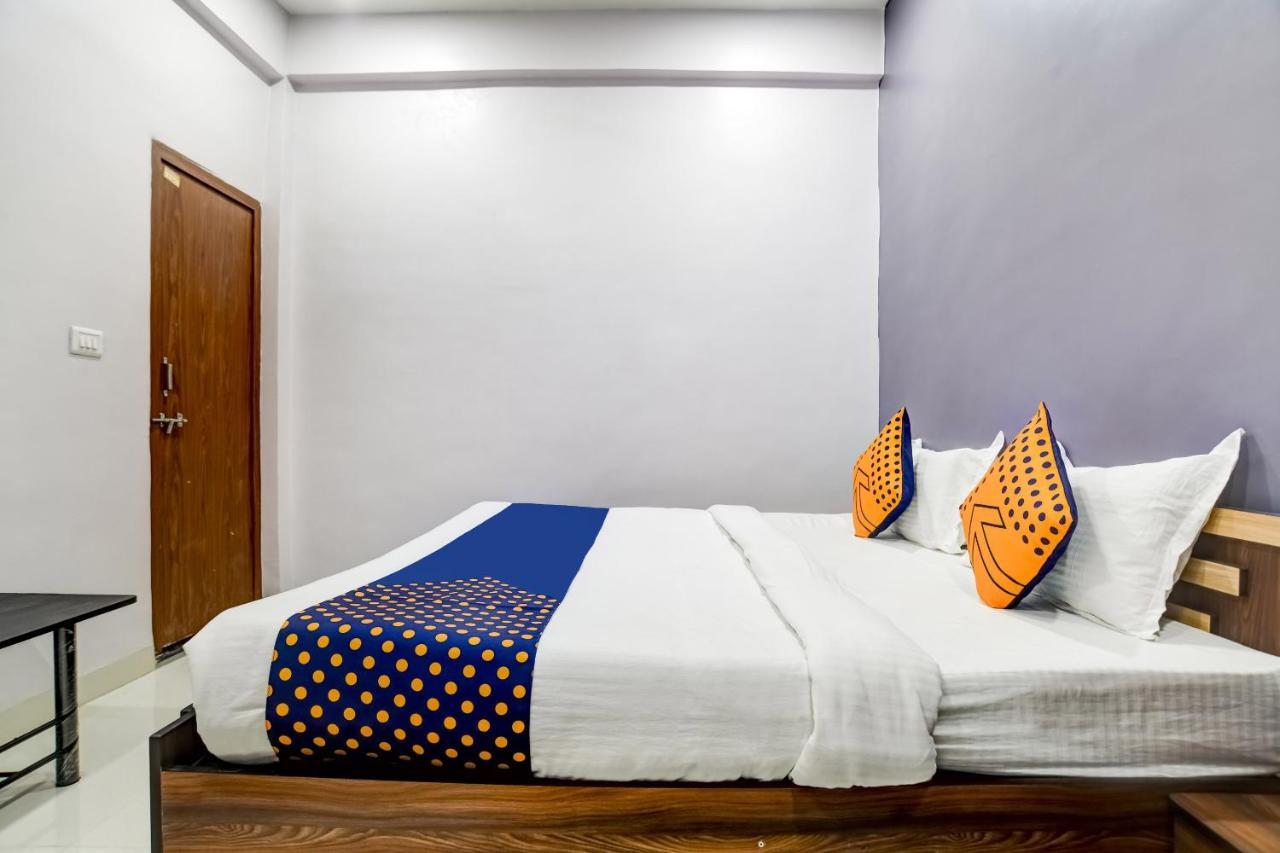 Spot On 76764 Hotel Lux インドール エクステリア 写真
