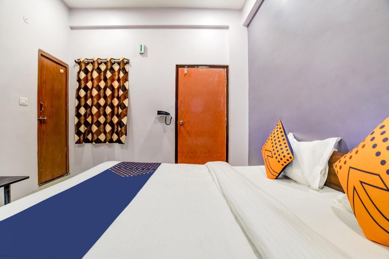 Spot On 76764 Hotel Lux インドール エクステリア 写真