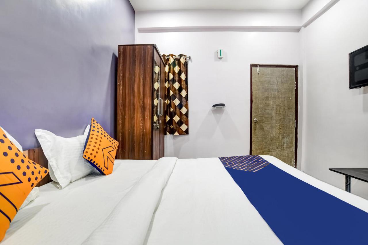 Spot On 76764 Hotel Lux インドール エクステリア 写真