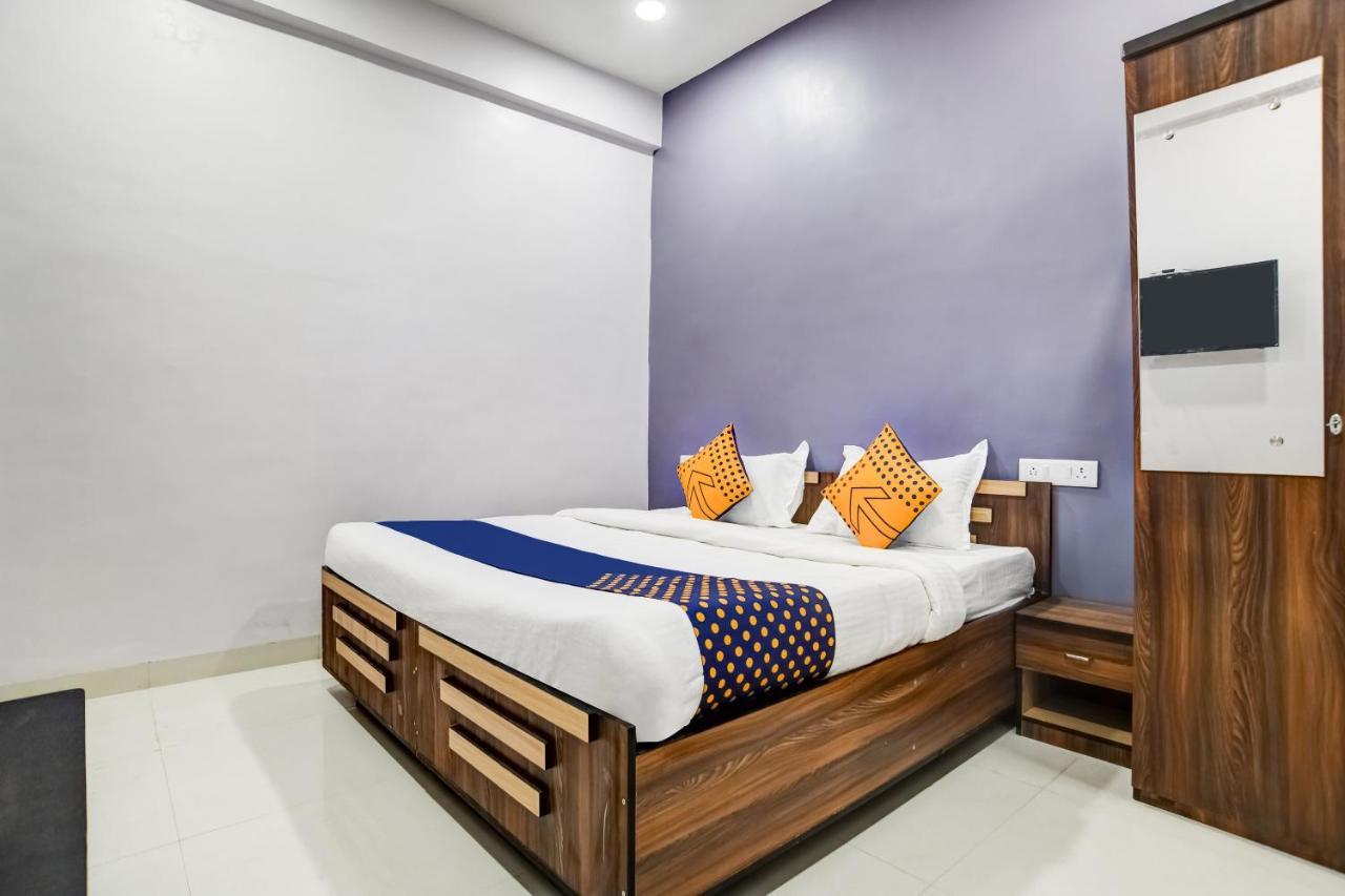 Spot On 76764 Hotel Lux インドール エクステリア 写真